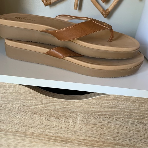 XAppeal Jordyn thong sandals - Picture 9 of 10